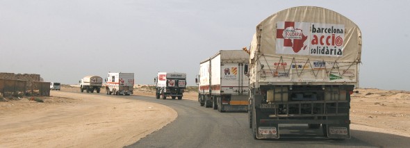 Comitiva solidaria similar a la que viajaban los cooperantes secuestrados (Efe)