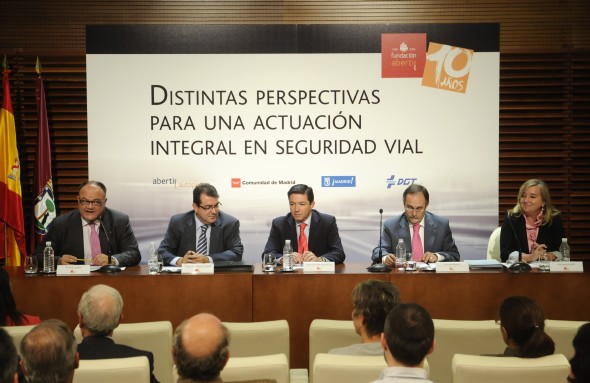 El acto perseguía una mejor conducta en carretera y evitar la tragedia diaria en las vías españolas. Manuel Engo