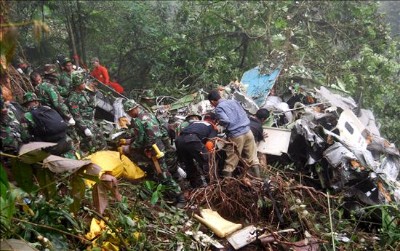Restos del avión militar en Java