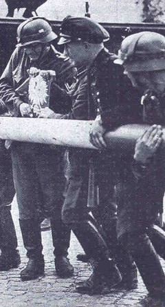 Soldados alemanes retiran la frontera de Polonia, en 1939