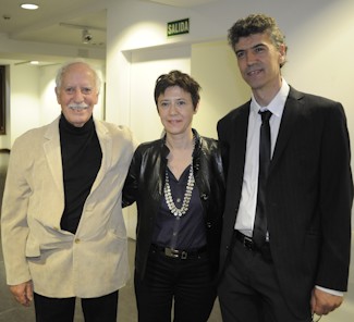 El maestro del teatro, heredero y transmisor del método Stanislavsky en España, Ángel Gutiérrez, junto a Nuria Alcorta y Jesús Salgado. Foto: Manuel Engo