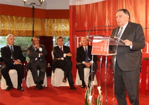 Luis María Anson durante el discurso que cerró el acto. Foto: Ayuntamiento de Madrid