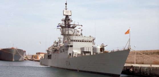 La fragata Asturias navegando