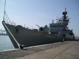 La fragata Asturias navegando.