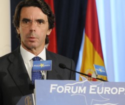 José María Aznar presenta a Jaime Mayor Oreja durante el desayuno informativo (MAnuel Engo)