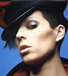 Bimba es modelo, actriz y cantante. Ep