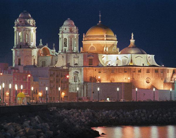 Vista nocturna de la ciudad de Cádiz