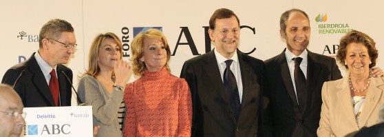 Francisco Camps acompañado de Esperanza Aguirre, Mariano Rajoy y Rita Barberá en el Foro ABC (Manuel Engo)