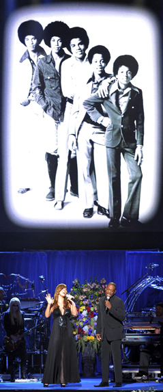 La cantante estadounidense Mariah Carey y Trey Lorenz durante el homenaje público a Michael Jackson