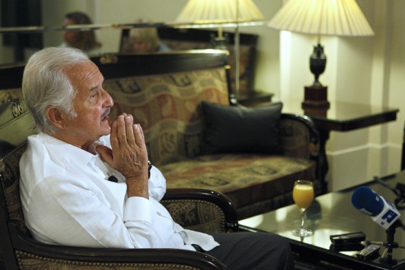 Carlos Fuentes, durante su entrevista a Efe. Efe