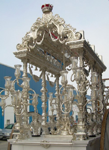 Carreta de la localidad sevillana de la Algaba, obra de Orfebrería Villarreal. Rafael Campano