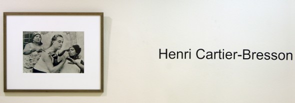 Algunas de las imágenes más icónicas del fotógrafo francés Henri Cartier Bresson, la mayor parte de los fotolibros que publicó y correspondencia personal se exhiben desde hoy en Barcelona tres días antes de que se pongan a la venta (Efe)