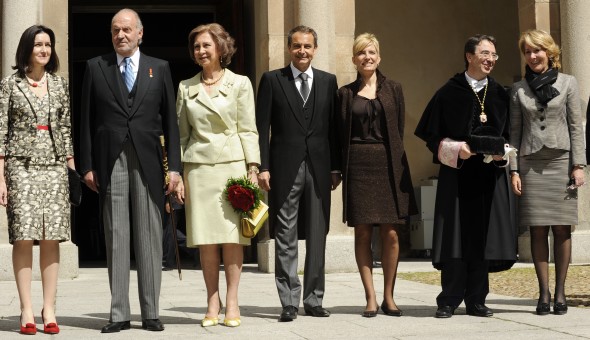 Pacheco acompañado por los Reyes y el resto de autoridades durante la entrega del Premio Cervantes (Foto: Manuel Engo)