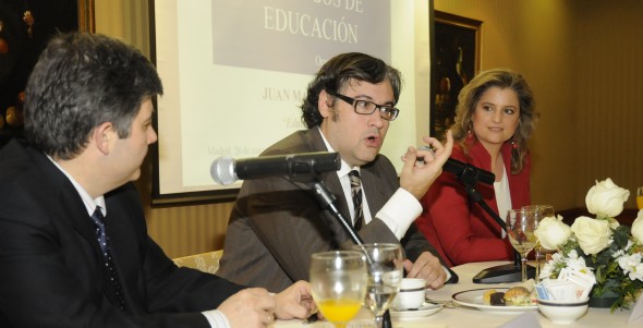 Juan Manuel de Prada en el coloquio Diálogos de Educación de COFAPA.