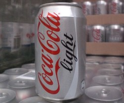 Las bebidas light pueden hacer que nos despreocupemos por hacer la dieta correctamente.