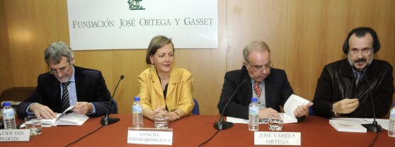 (De izda. a dcha.) Javier San Martín, Concha D'Olhaberriague, José Varela Ortega y Miguel Anxo Fernán Vello. Manuel Engo