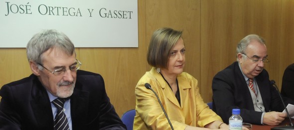 Javier San Martín, Concha D´Olhaberriague y José Varela Ortega durante la presentación del libro (Foto: Manuel Engo)