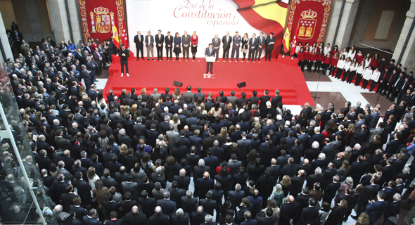 Panorámica del salón de actos de la Comunidad de Madrid durante el acto de celebración del Día de la Constitución
