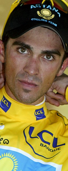 Alberto Contador, de amarillo. Efe