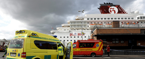 El crucero de bandera maltesa M/S Zenith, anclado en el puerto de Estocolmo (Suecia). EFE
