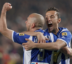 De la Peña celebra su segundo gol