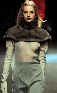 Desfile de Duyos en Cibeles (Efe)