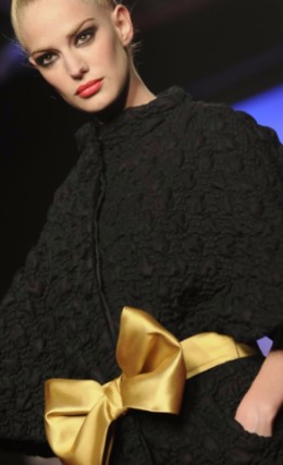 Uno de los diseños de Elio Berhanyer en Cibeles Fashion Week (Manuel Engo)