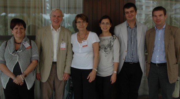 De izquierda a derecha: Pilar Giraldo, hematóloga del Hospital Miguel Servet; Bryan Winchester, profesor del University Collage de London; Mercedes Pineda, neuropediatra del Hospital Sant Joan de Déu de Barcelona; Verónica Delgadillo, neuropediatra de este mismo hospital; José Luis Ayala, anestesista de la Fundación Jiménez Díaz; y Eduardo López Laso, neuropediatra del Hospital Universitario Reina Sofía en Córdoba.