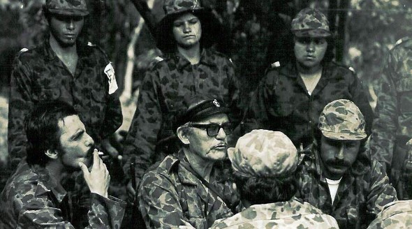 Fotografía sin fechar de los líderes guerrileros (frente i-d) Álvaro Fayad, Luis Morantes, alias 