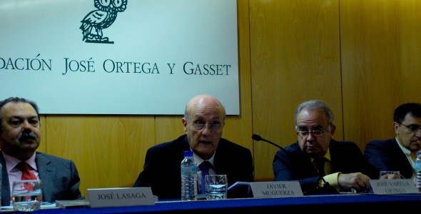 De izquierda a derecha, José Lasaga, Javier Muguerza, José Varela Ortega y Agustín Serrano. Foto: Alberto L. Marín