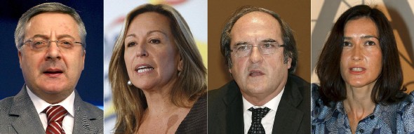 El presidente del Gobierno, José Luis Rodríguez Zapatero, ha anunciado hoy una remodelación de su Gabinete, del que entran a formar parte José Blanco, como ministro de Fomento; Trinidad Jiménez, que estará al frente de Sanidad y Políticas Sociales; Angel Gabilondo, como titular de Educación, y Angeles González-Sinde, como ministra de Cultura (i-d, arriba-abajo).