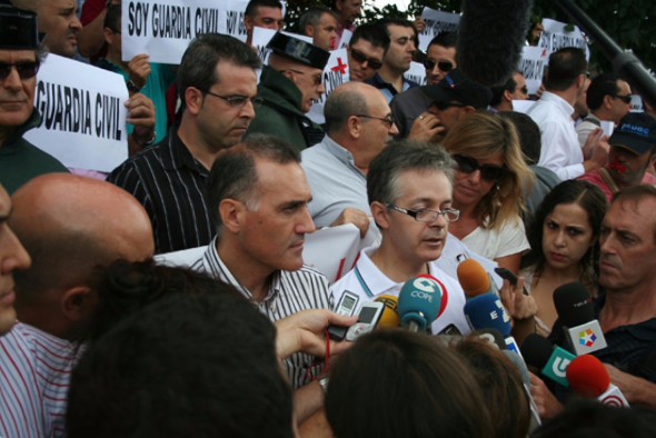 El presidente de la UO, Francisco García, durante la concentración ante Interior.
