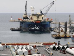 Plataforma que se construye en el puerto de Almería el gasoducto submarino que unirá Argelia y España. (Archivo/EFE)