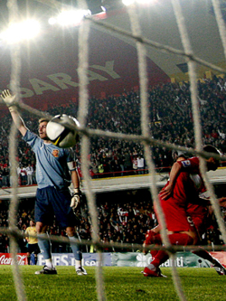Senturk celebra el 1-0.