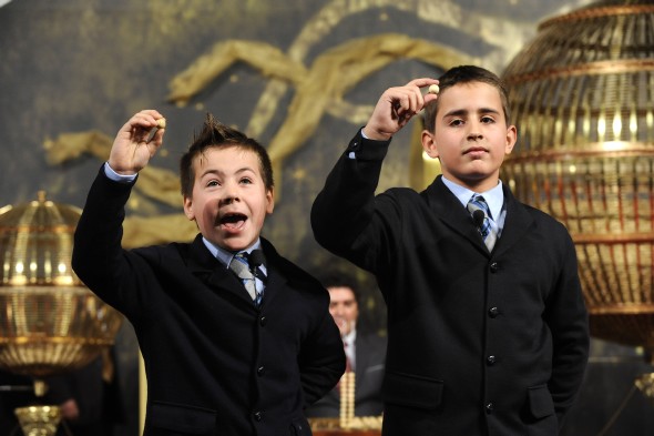 Los niños de San Ildefonso cantan 'El Gordo'