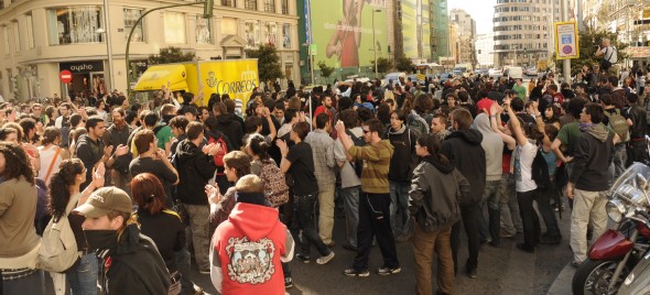 Los estudiantes han accedido a Gran Vía tras despistar a la Policía. Manuel Engo