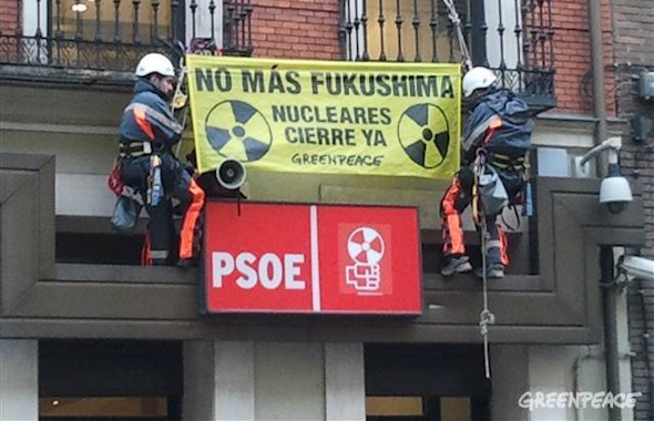 Greenpeace a las puertas de Ferraz. Greenpeace