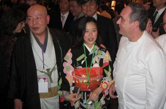 Hiroyoshi Ishida y Ferran Adrià en Tokio Taste (2009) / Foto: 7canibales.com