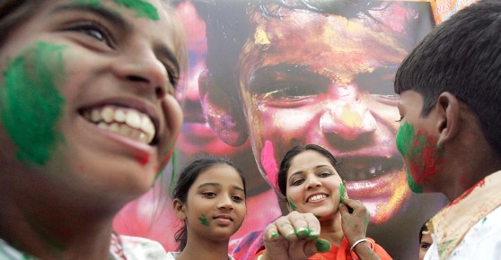 Holi, la fiesta del color y la sonrisa India. (Efe)