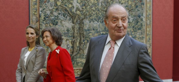 El Rey, Doña Sofía la Infanta Elena durante la reunión del Patronato del Instituto Cervantes (Efe)