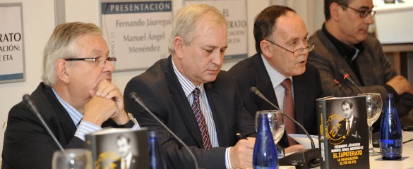 Mesa de presentación del libro El Zapaterato. Manuel Engo