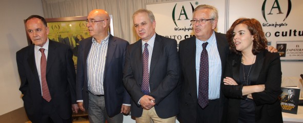 De izquierda a derecha, Aurelio Madrigal, Javier Rojo, Manuel Ángel Menéndez, Fernando Jáuregui y Soraya Sáenz de Santamaría. Manuel Engo