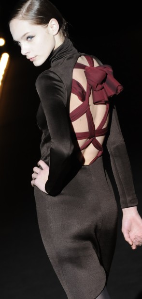Uno de los diseños presentados por Jesús del Pozo en la Cibeles Madrid Fashion Week (Foto: Manuel Engo)