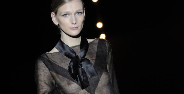 Uno de los diseños de Jesús del Pozo en Cibeles Madrid Fashion Week (Foto: Manuel Engo)