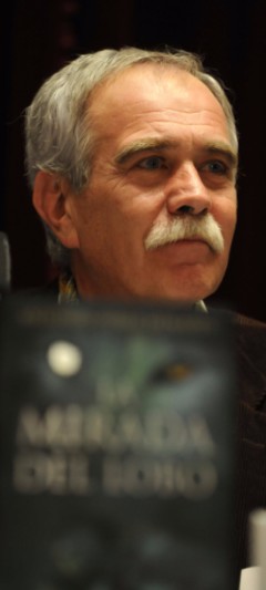 Antonio Pérez Henares, autor de La mirada del lobo