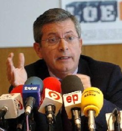 El presidente de la CONCAPA, Luis Carbonel, durante una rueda de prensa.