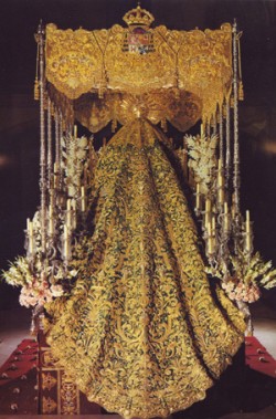 Manto de la Coronación de la Macarena.