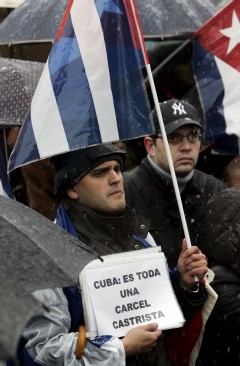 Manifestante en la Puerta del Sol (Efe)