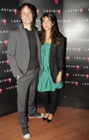 Josep Vicent posa junto a Nuria Roca. Manuel Engo