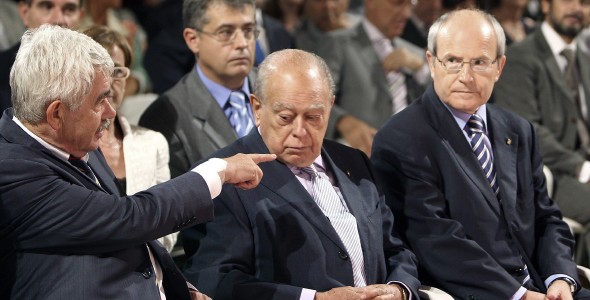 El presidente catalán, José Montilla (d), junto a los ex presidentes Pasqual Maragall (i) y Jordi Pujol (c). Efe